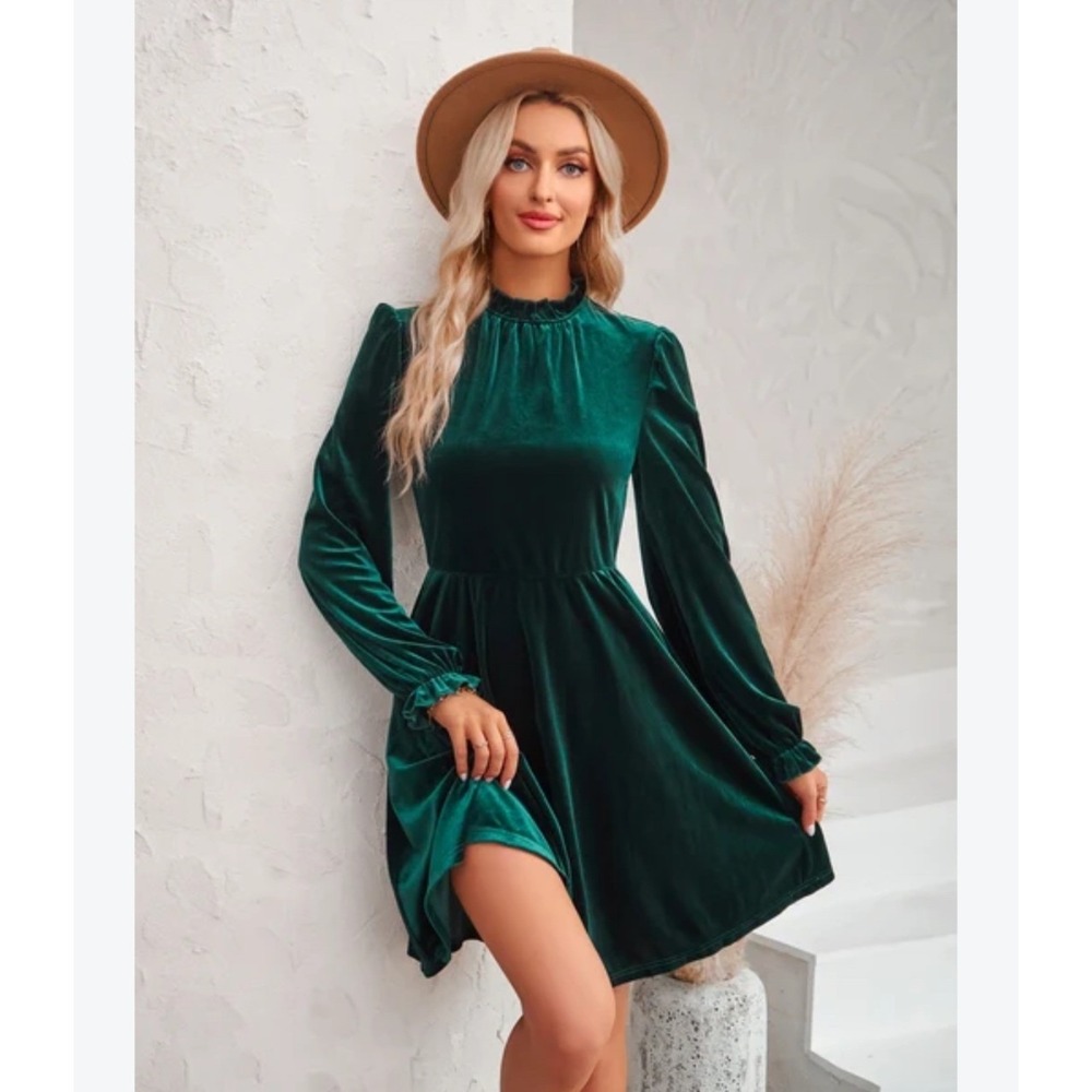CUPSHE Emerald Green Velvet Mock Neck Long Sleeve Ruffle Mini Dress Small